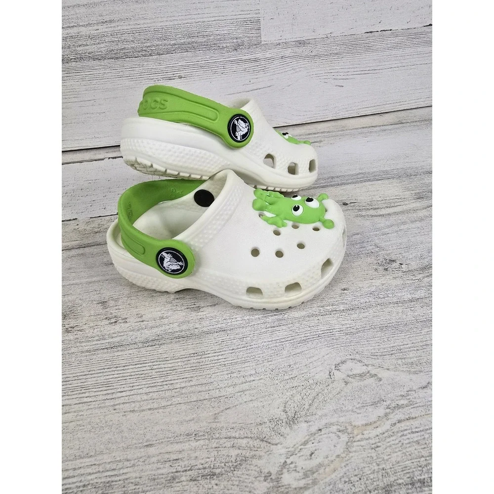 Crocs Classic Clogs Toddler Size‎ 5 White Lime Green Alien Jibbitz Charms 204536